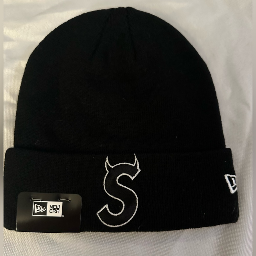 Supreme x New Era devils “S” beanie NWT